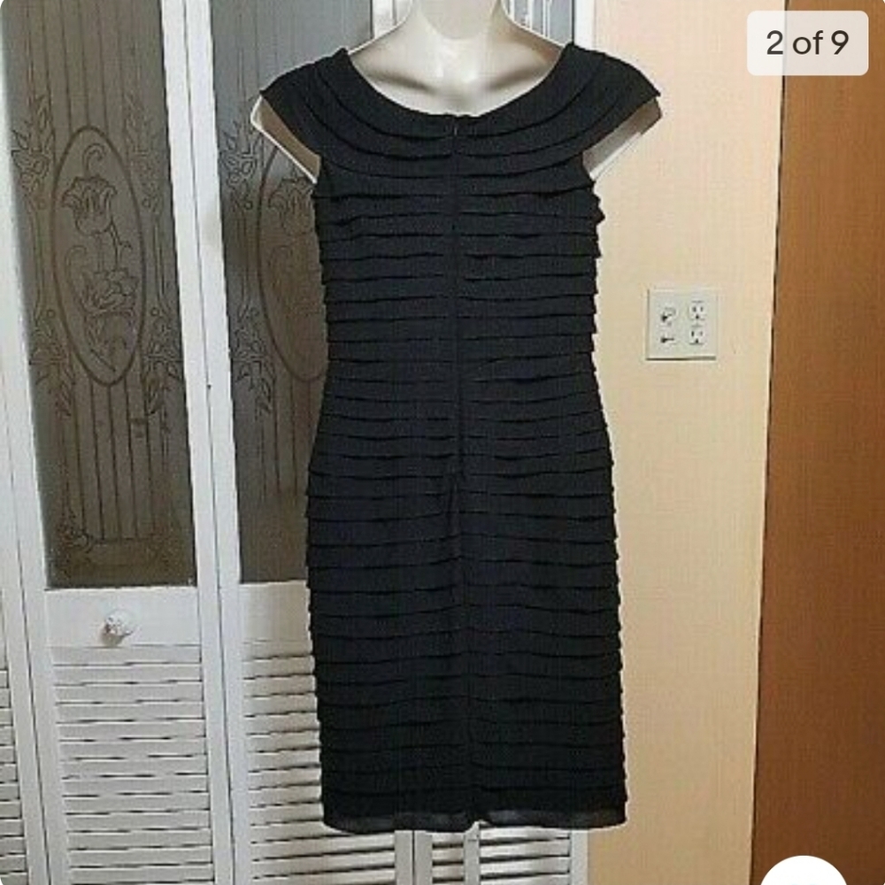 Size 8 gorgeous little black dress